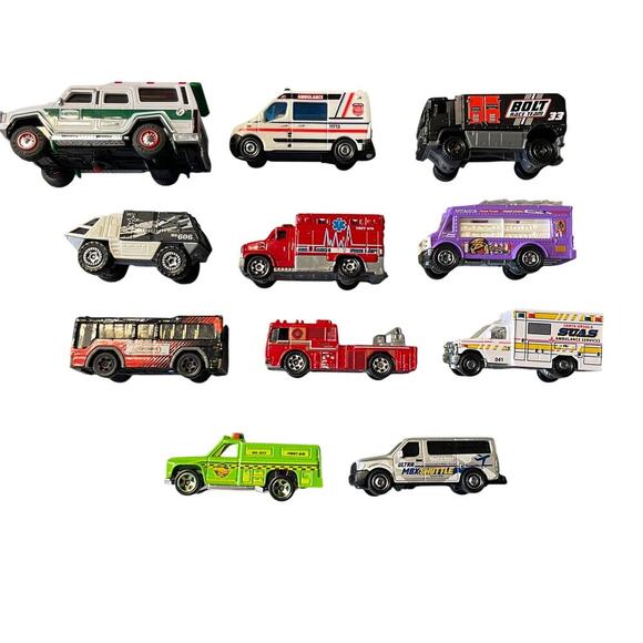 Matchbox & Hot Wheels Diecast & Utilities Vehicles Ambulance Bus Lot - Picture 1 of 7